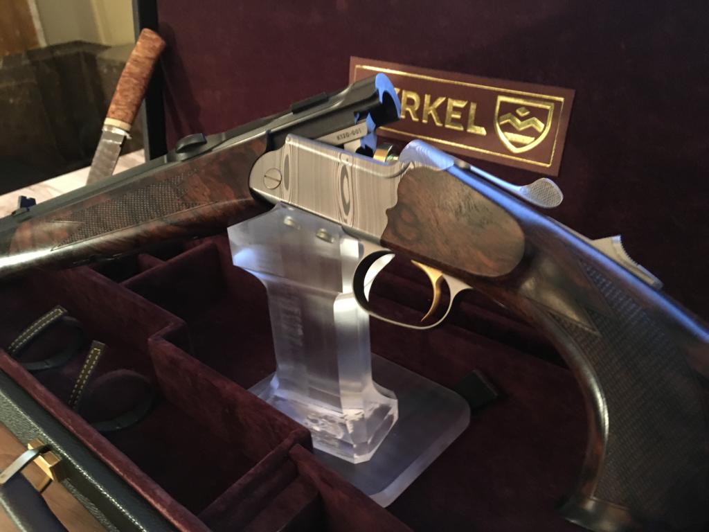 Anlässlich des Jubiläums bringt Merkel 120 Exemplare der Damaszener-Büchse K120 heraus. Suhl wurde früher als das thüringische Damaskus bezeichnet. Daher wurde bei dieser Waffe die Basküle aus Damaszenerstahl gefertigt. Ein Achtkantlauf und viele andere feine Details zeigen die Möglichkeiten des Tradtitonsunternehmens. An diesem Abend wurde die No. 1 dieser besonderen Waffe versteigert. Das Gebot lag schließlich bei 9050 Euro. Der Erlös wird alleinig dem Kinderhospiz Mitteldeutschland zur Verfügung gestellt.